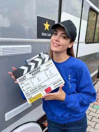 Современная женщина (2023)